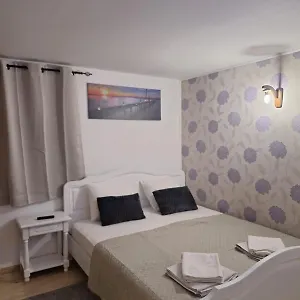 Ris Piata Romana Pensión